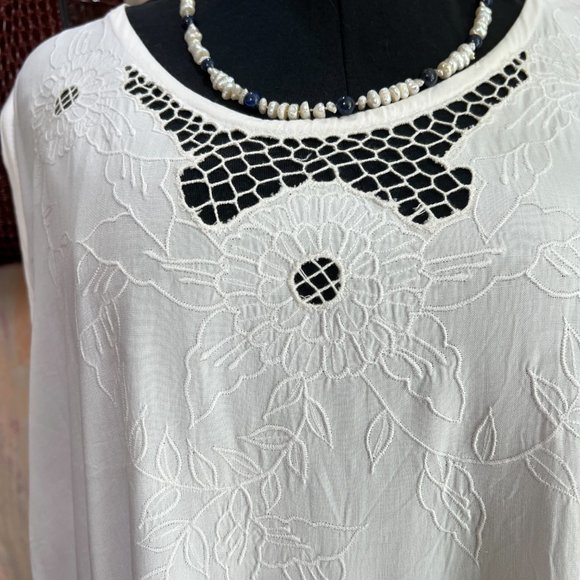 ๐HiBi Lace Work Beautiful Embroidered Maxi Sleeveless Dress - Picture 3 of 15